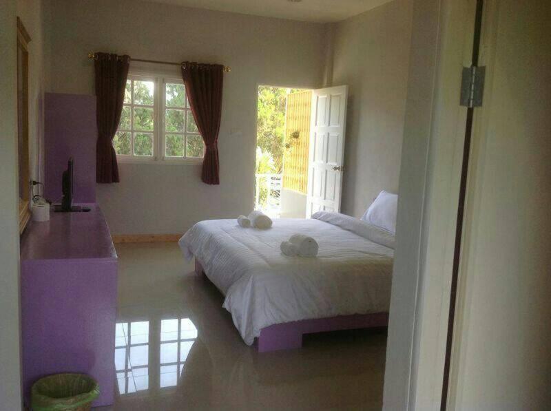 Bamboo House Resort Kanchanaburi by Rom bilde
